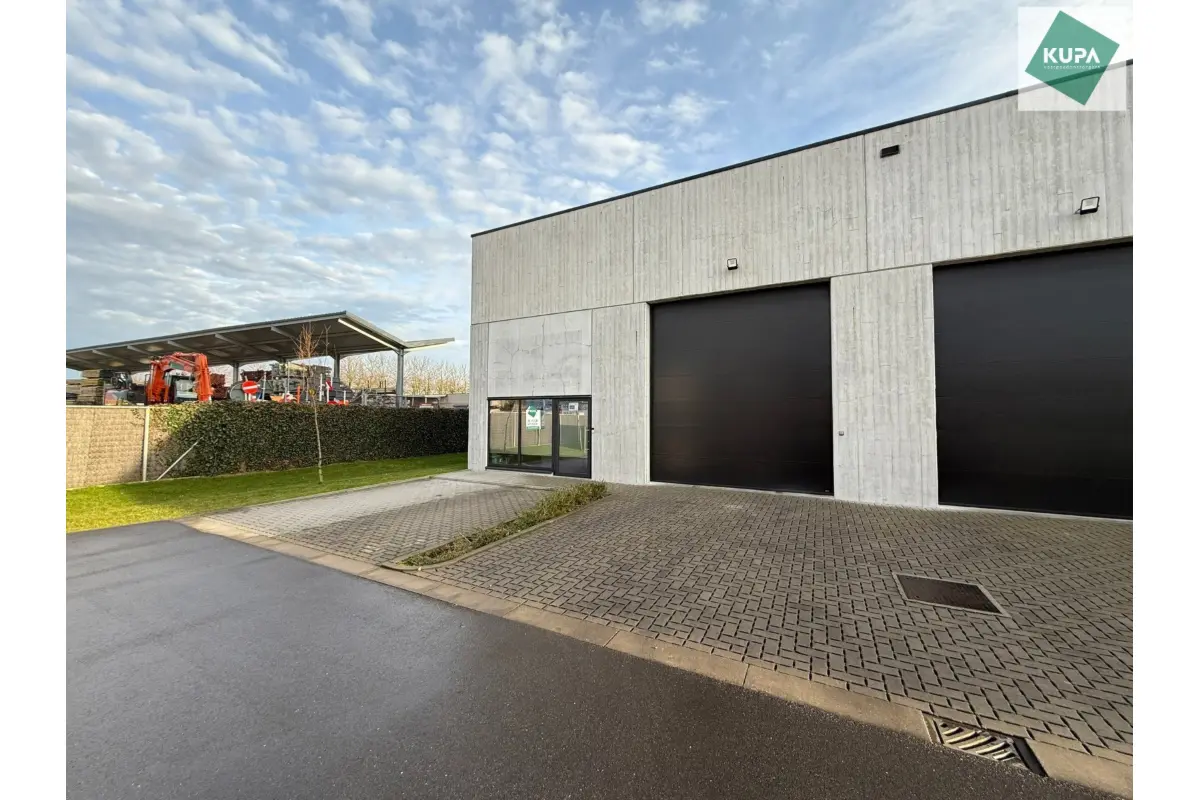 Handelszaak te  huur in Waregem 8790 990.00€  slaapkamers 187.00m² - Zoekertje 764866