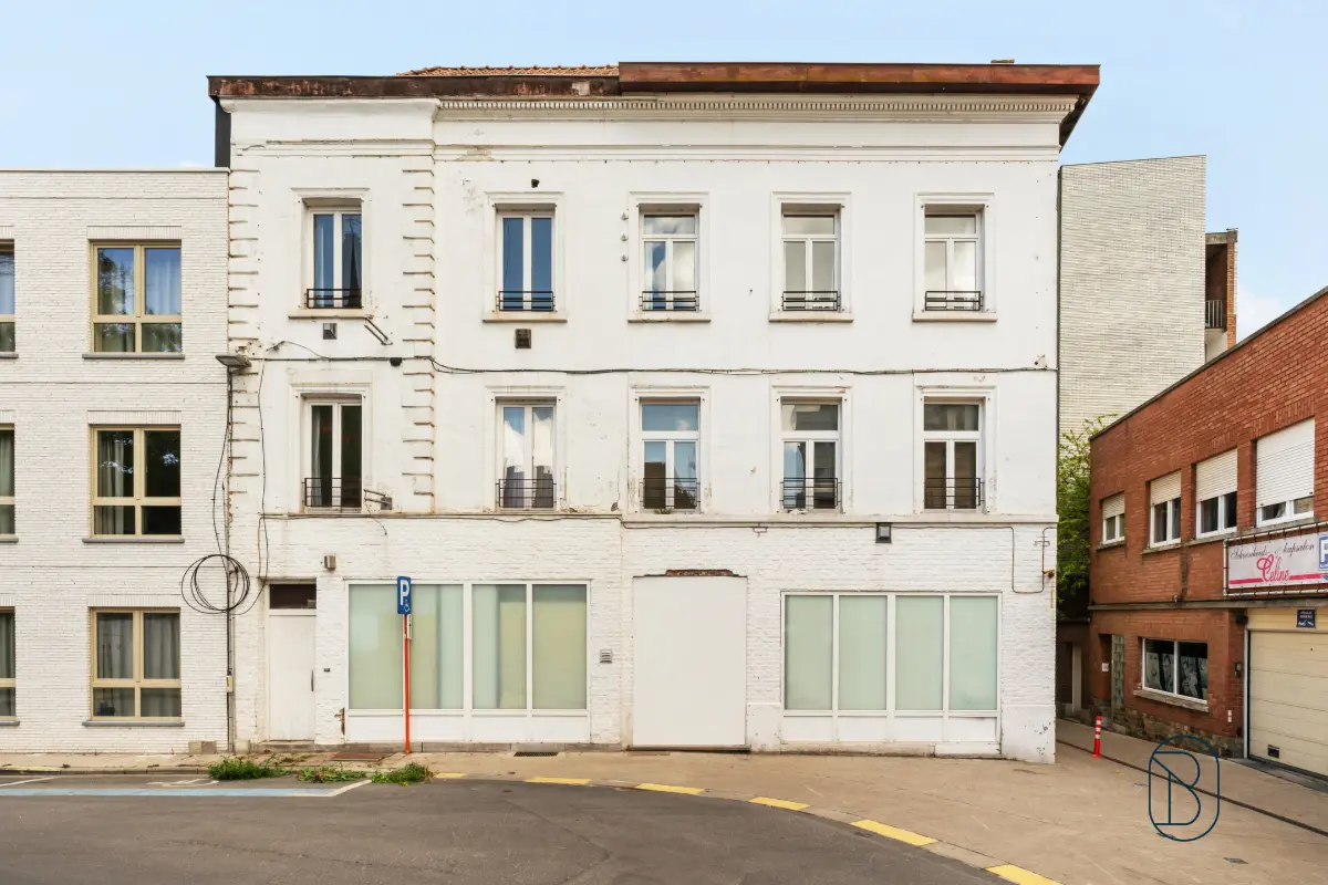Huis te  koop in Kortrijk 8500 430000.00€ 6 slaapkamers m² - Zoekertje 768133