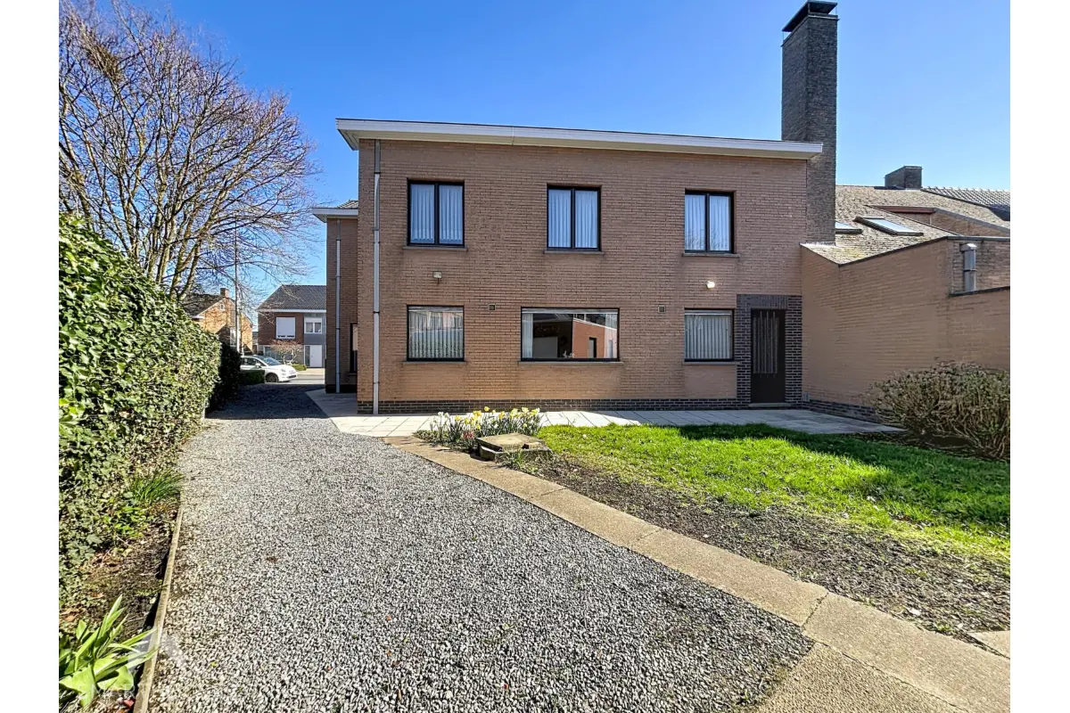 Huis te  koop in Tielt 8700 325000.00€ 5 slaapkamers 287.00m² - Zoekertje 767797