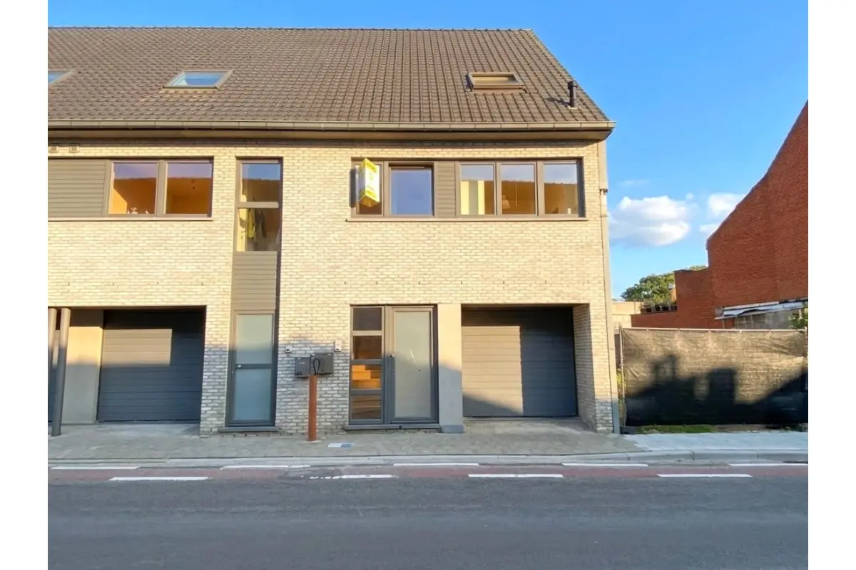 Huis te  huur in Zwevezele 8750 775.00€ 2 slaapkamers 155.00m² - Zoekertje 768678