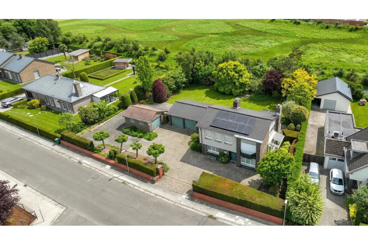 Villa te  koop in Menen 8930 550000.00€ 4 slaapkamers 300.00m² - Zoekertje 768677