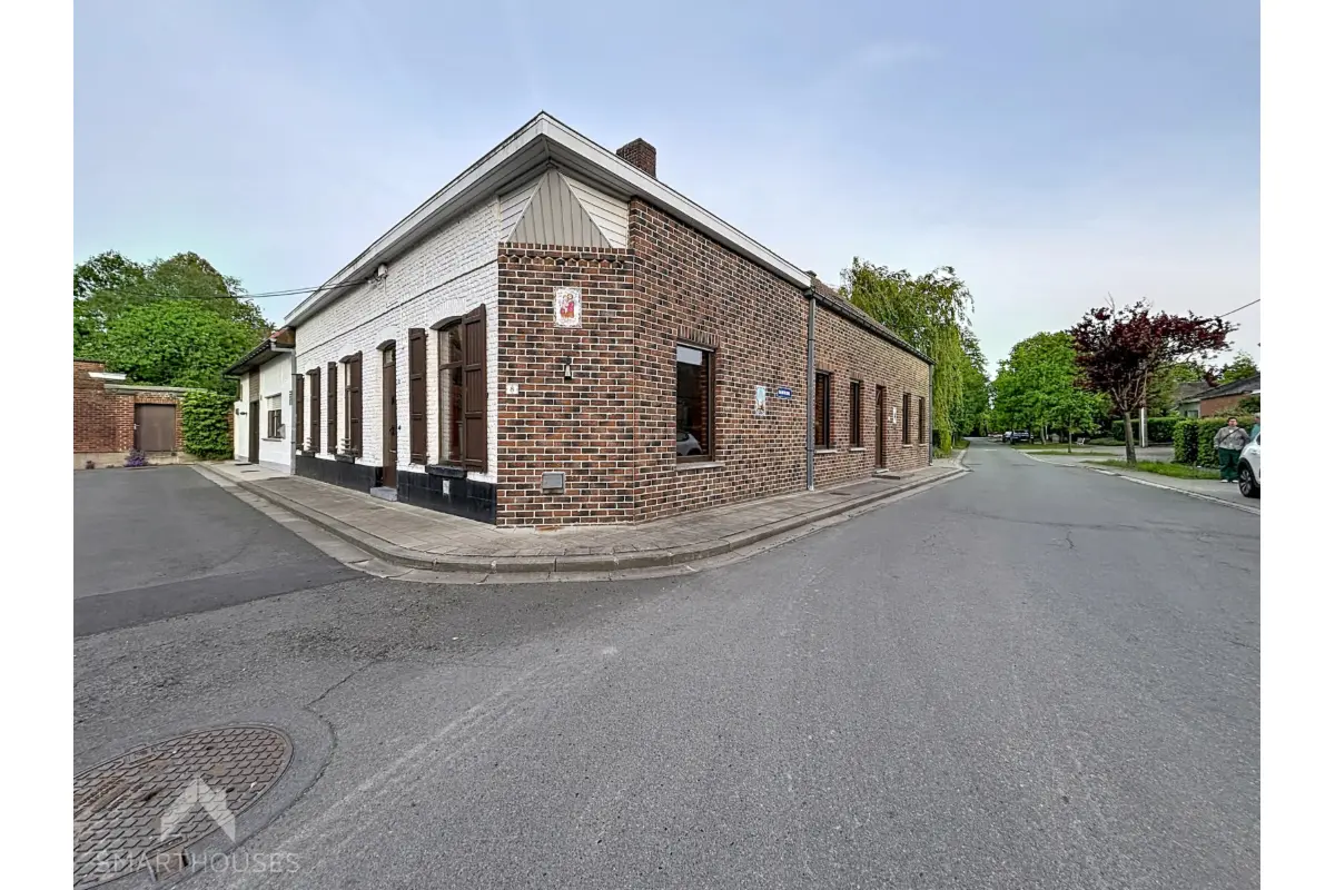 Huis te  koop in Lichtervelde 8810 395000.00€ 6 slaapkamers 337.00m² - Zoekertje 769898