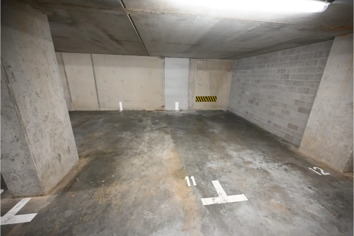 Parking & garage te  koop in Assebroek 8310 18000.00€  slaapkamers m² - Zoekertje 770079