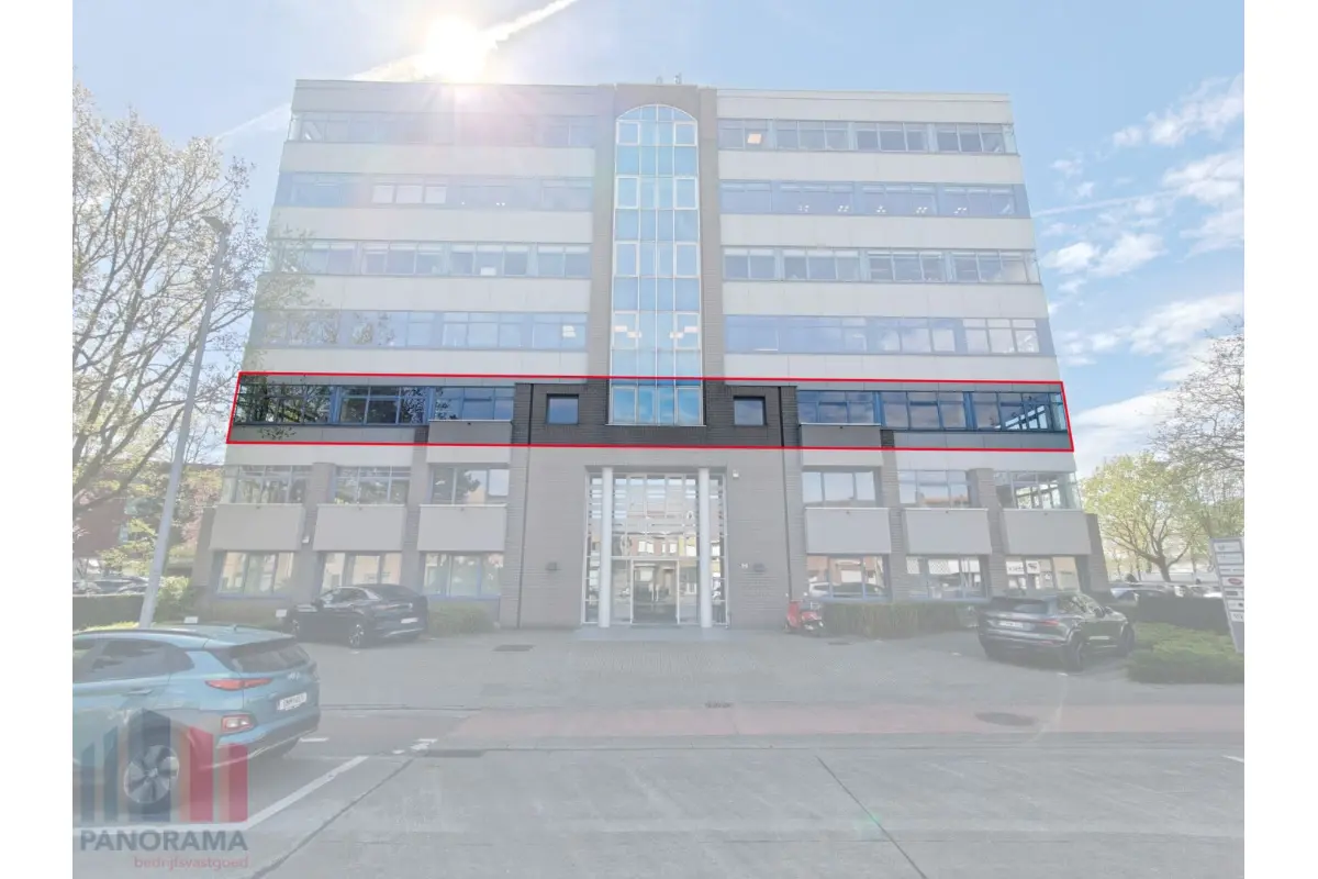 Handelszaak te  koop in Sint-Michiels 8200 583000.00€  slaapkamers 512.00m² - Zoekertje 772448