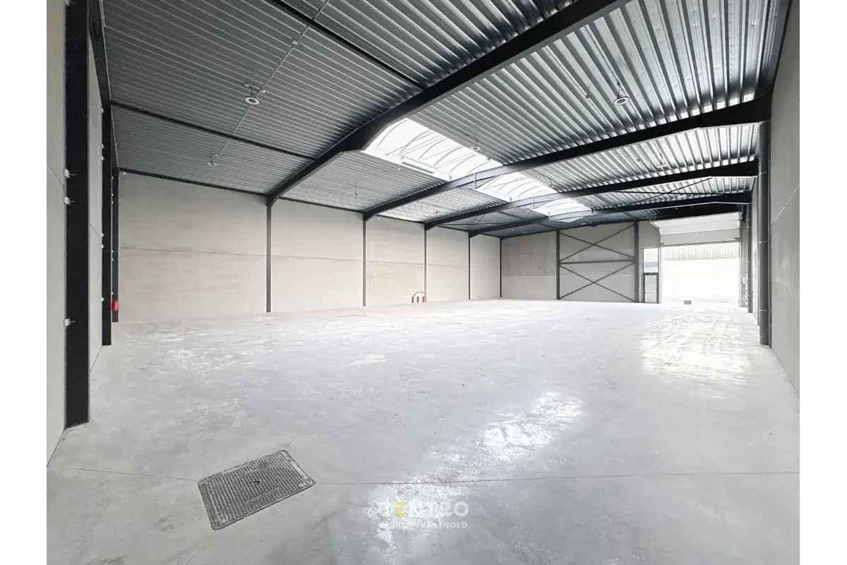 Handelszaak te  huur in Oostkamp 8020 0.00€  slaapkamers 511.00m² - Zoekertje 772382