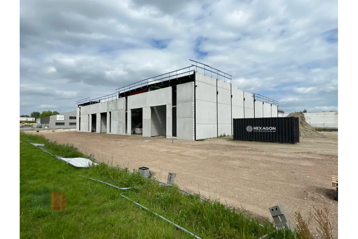 Handelszaak te  koop in Meulebeke 8760 341050.00€  slaapkamers 243.00m² - Zoekertje 772477