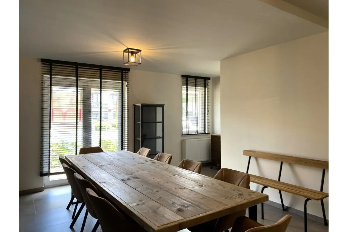 Handelszaak te  huur in Beernem 8730 825.00€  slaapkamers 89.00m² - Zoekertje 773106