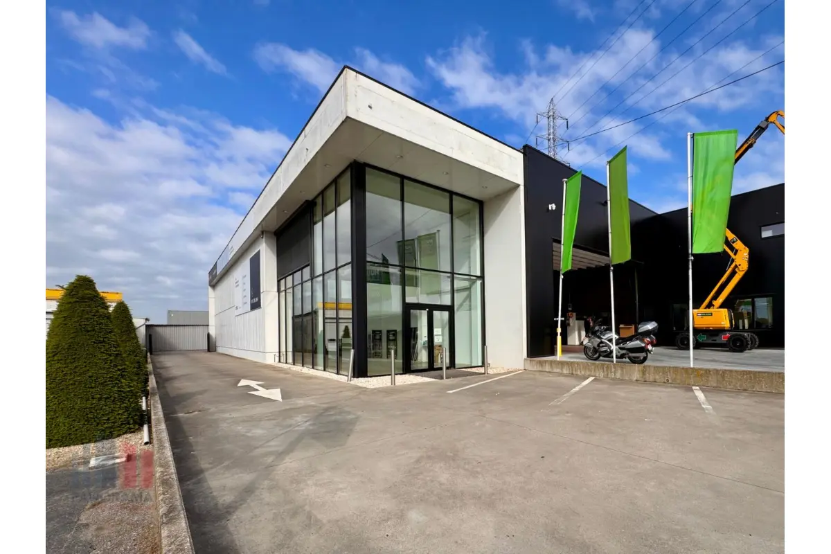 Handelszaak te  huur in Roeselare 8800 3550.00€  slaapkamers 370.00m² - Zoekertje 773457