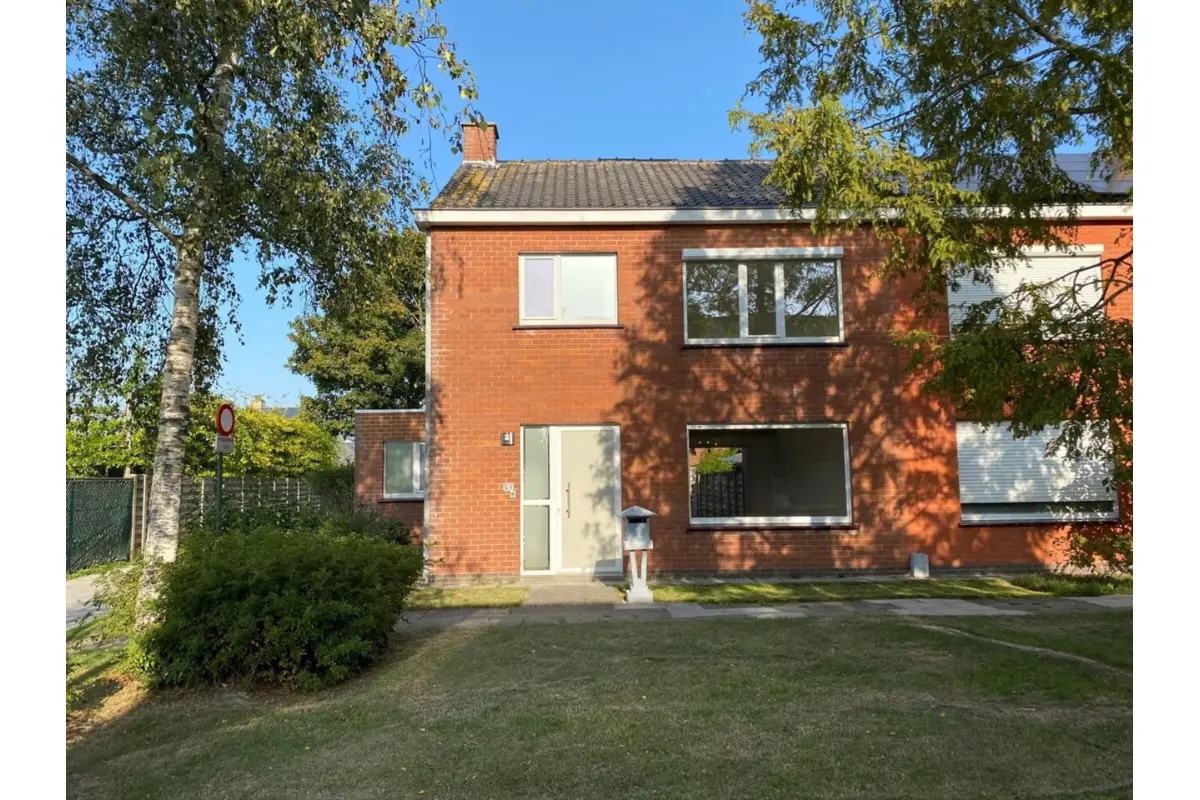 Huis te  huur in Roeselare 8800 875.00€ 3 slaapkamers m² - Zoekertje 774082