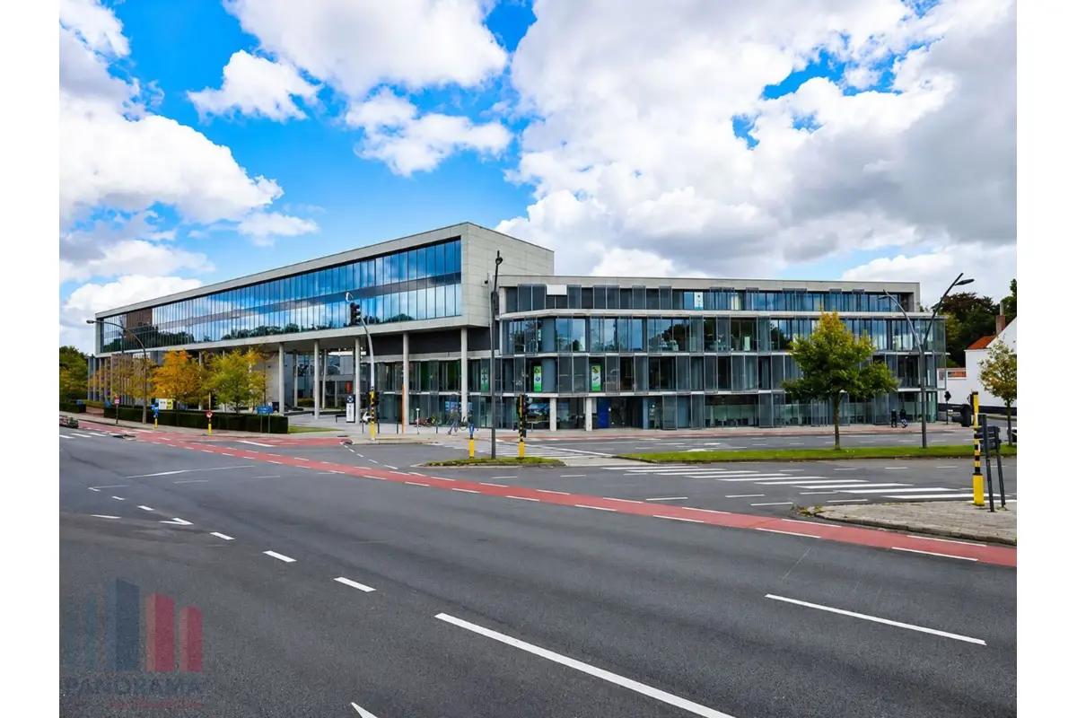 Handelszaak te  huur in Brugge 8000 2870.00€  slaapkamers 148.00m² - Zoekertje 775195