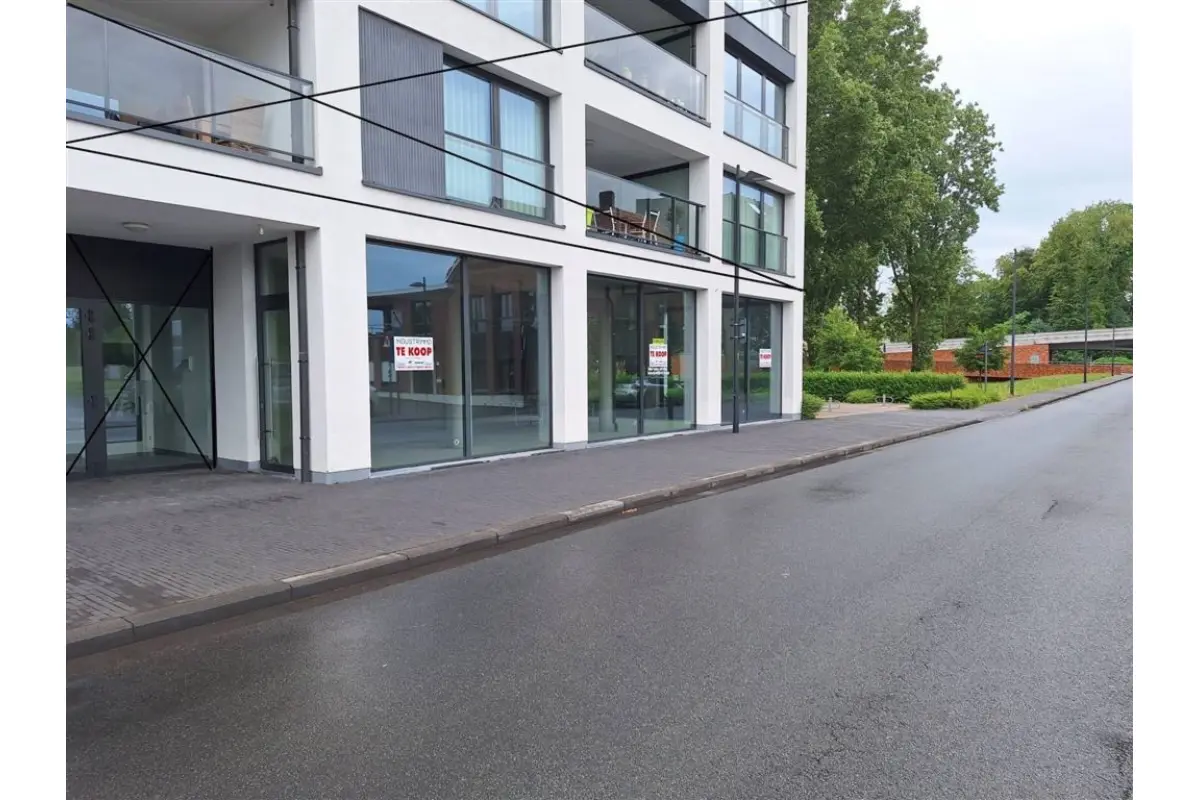 Handelszaak te  koop in Ingelmunster 8770 270000.00€  slaapkamers 168.00m² - Zoekertje 776213