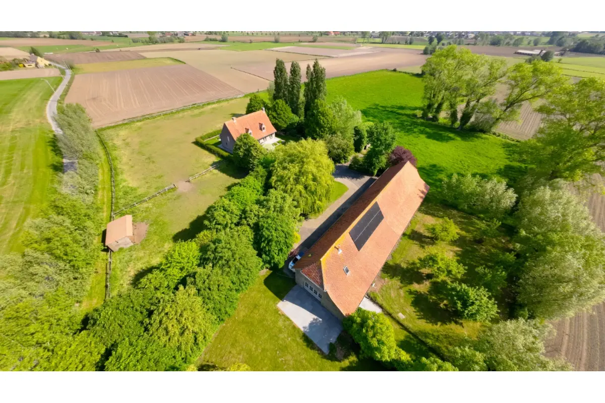 Handelszaak te  koop in Torhout 8820 995000.00€ 4 slaapkamers 243.00m² - Zoekertje 778735
