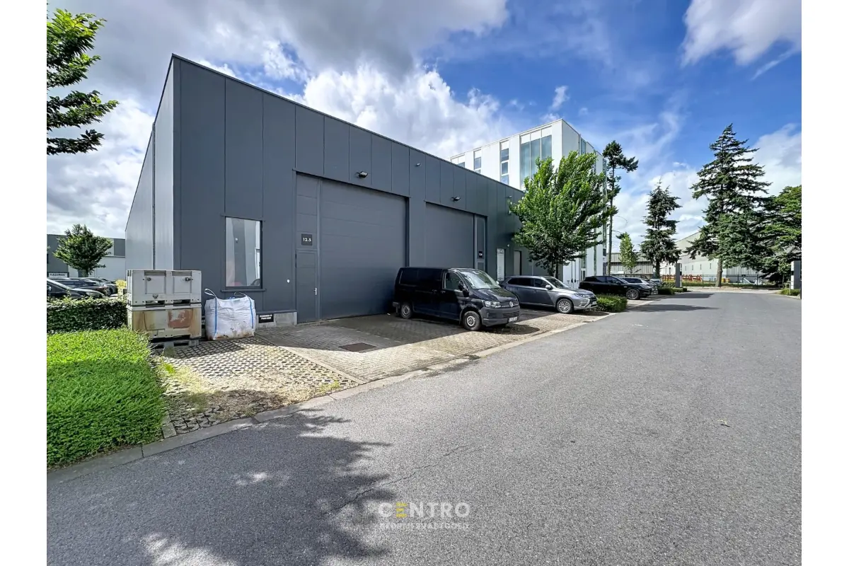 Handelszaak te  koop in Sint-Michiels 8200 0.00€  slaapkamers 182.00m² - Zoekertje 778650