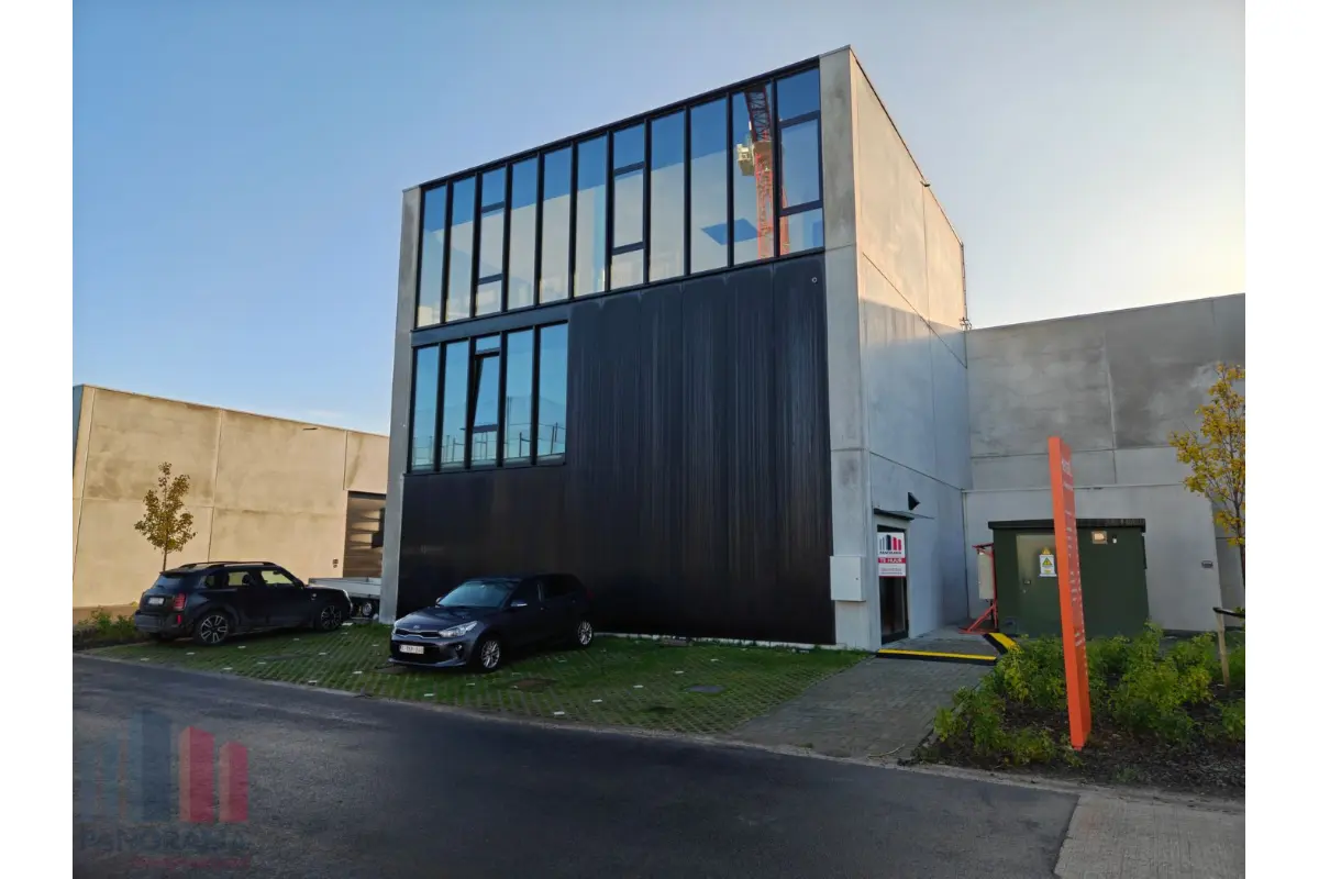 Handelszaak te  huur in Sint-Michiels 8200 3912.00€  slaapkamers 547.00m² - Zoekertje 779823