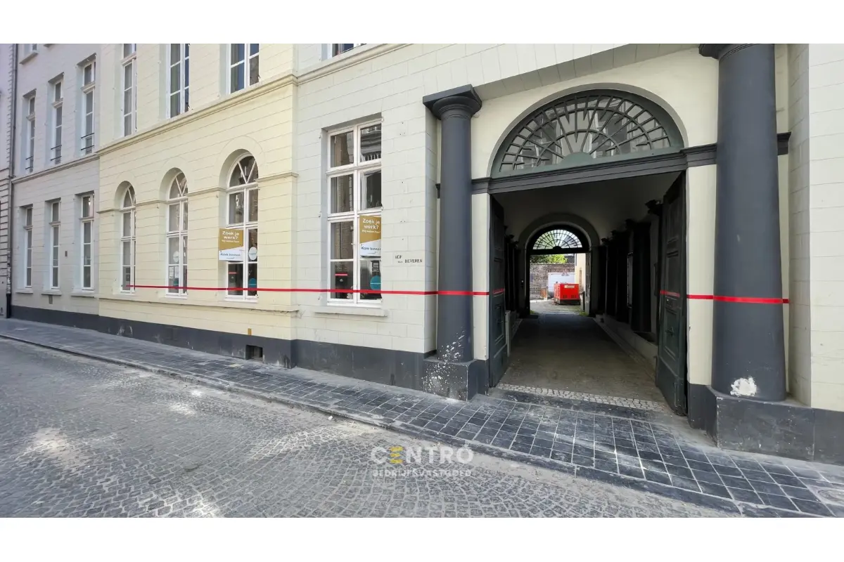 Handelszaak te  huur in Brugge 8000 0.00€  slaapkamers 398.00m² - Zoekertje 779886