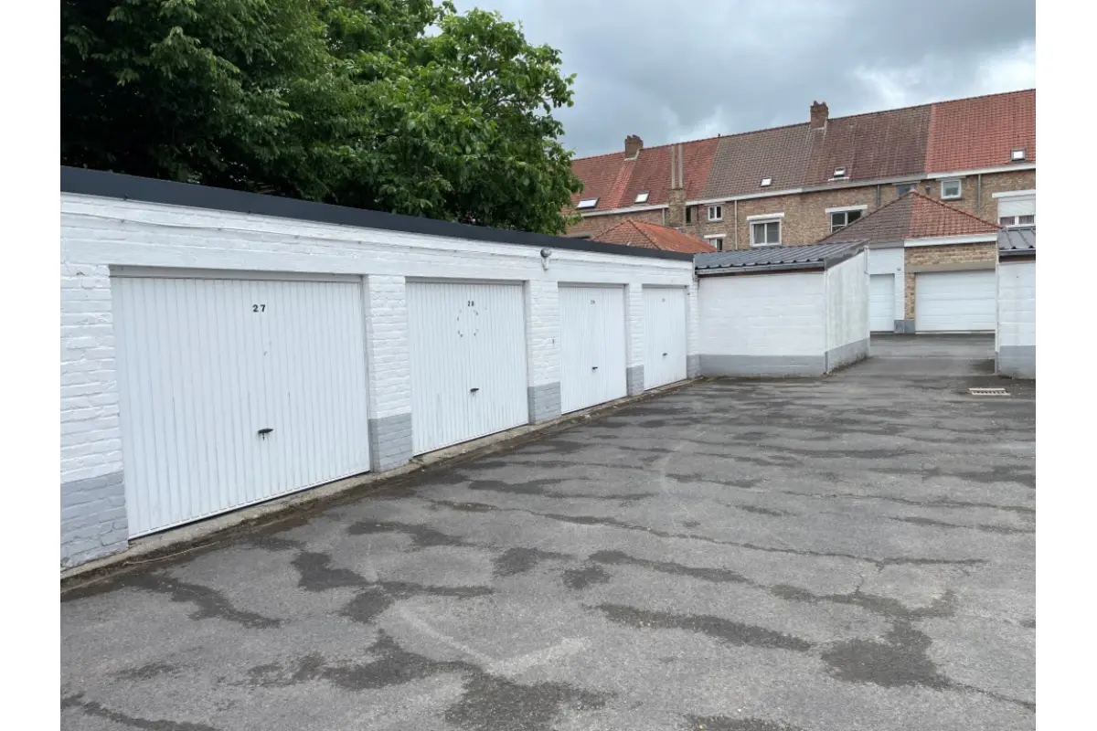 Parking & garage te  huur in Assebroek 8310 85.00€  slaapkamers m² - Zoekertje 779775
