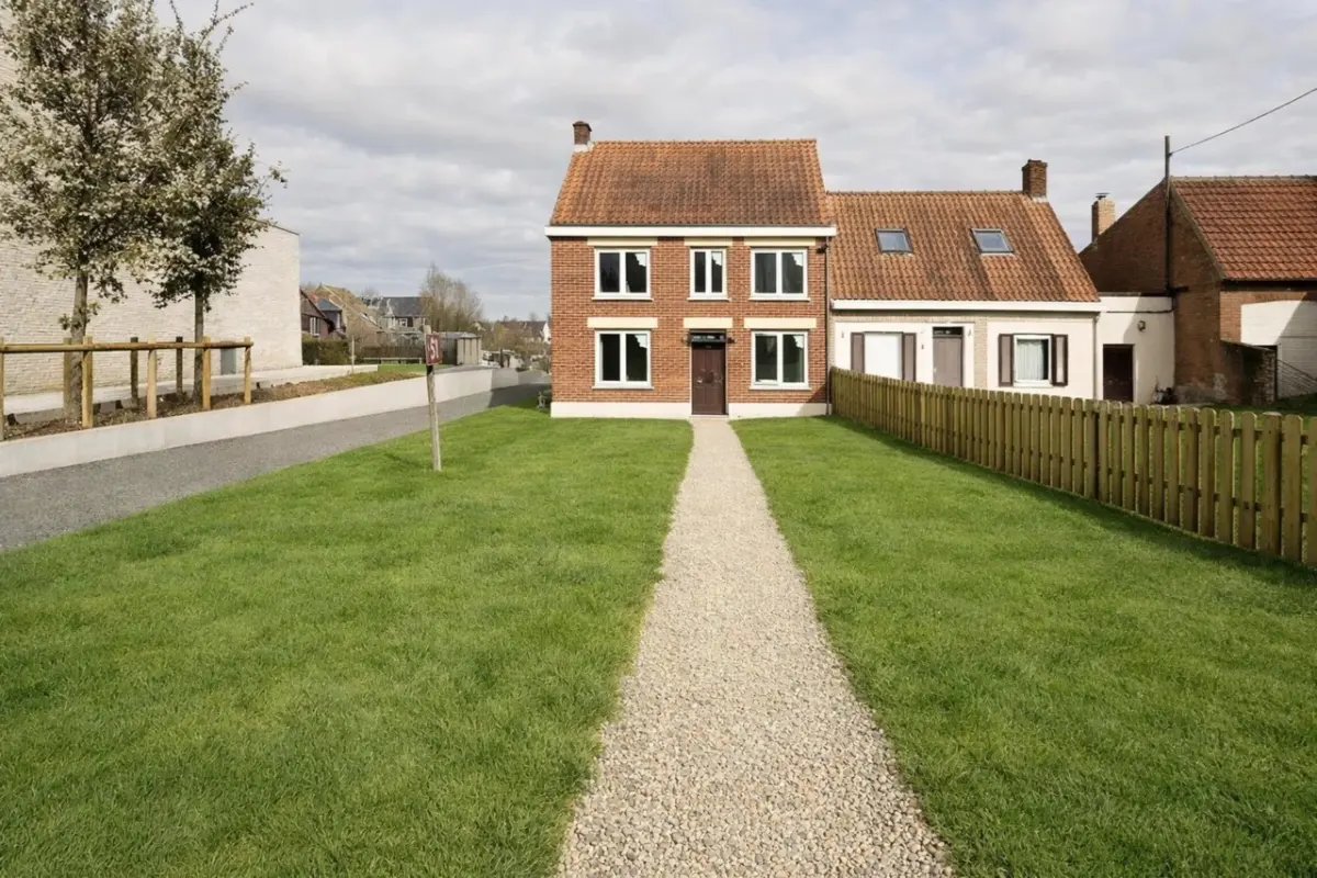 Huis te  koop in Lichtervelde 8810 99000.00€ 4 slaapkamers 117.00m² - Zoekertje 779497