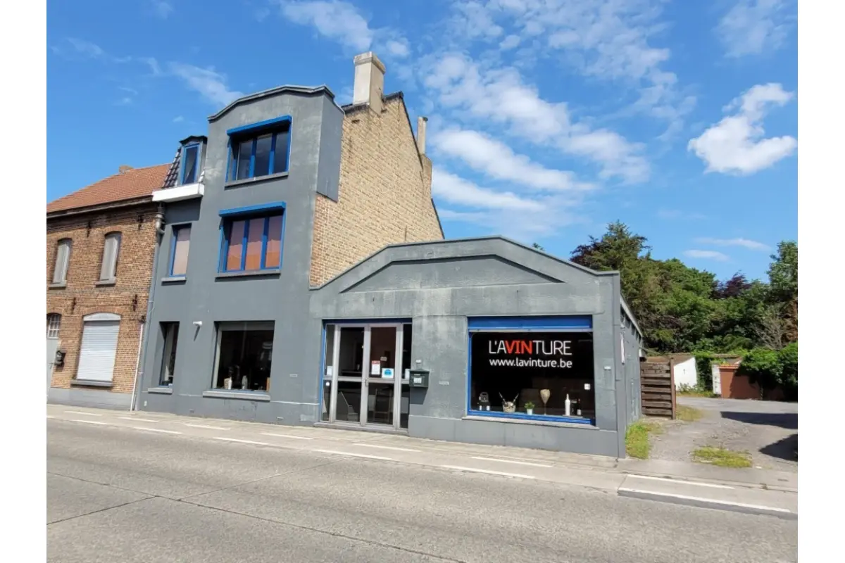 Handelszaak te  koop in Assebroek 8310 387000.00€ 4 slaapkamers 332.00m² - Zoekertje 780473