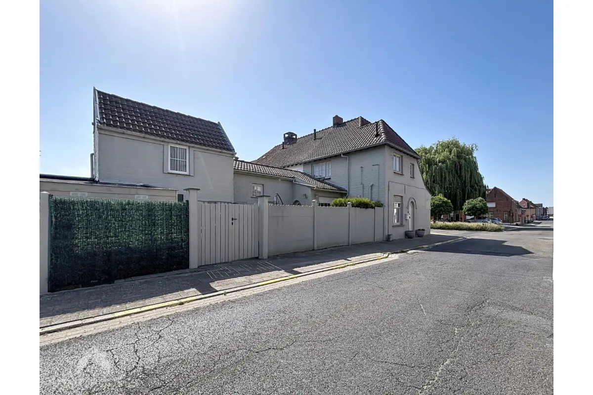 Huis te  koop in Meulebeke 8760 179000.00€ 3 slaapkamers 142.00m² - Zoekertje 782668