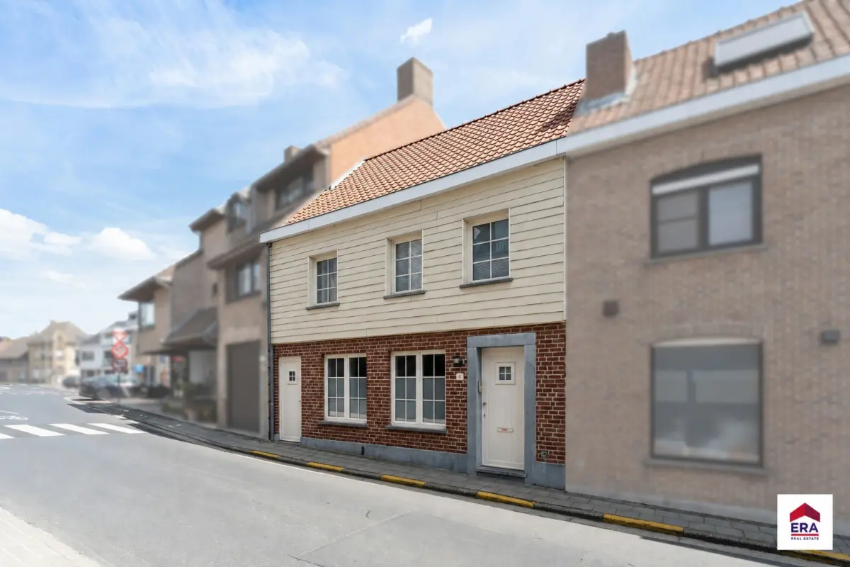 Huis te  koop in Pittem 8740 298000.00€ 3 slaapkamers 228.00m² - Zoekertje 781950