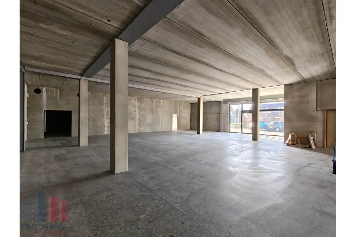 Handelszaak te  huur in Zedelgem 8210 1500.00€  slaapkamers 200.00m² - Zoekertje 784388