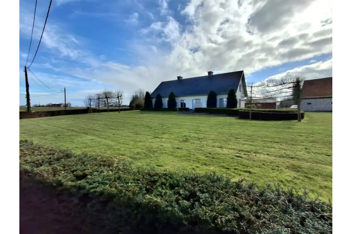 Huis te  huur in Kanegem 8700 1200.00€ 4 slaapkamers m² - Zoekertje 783997