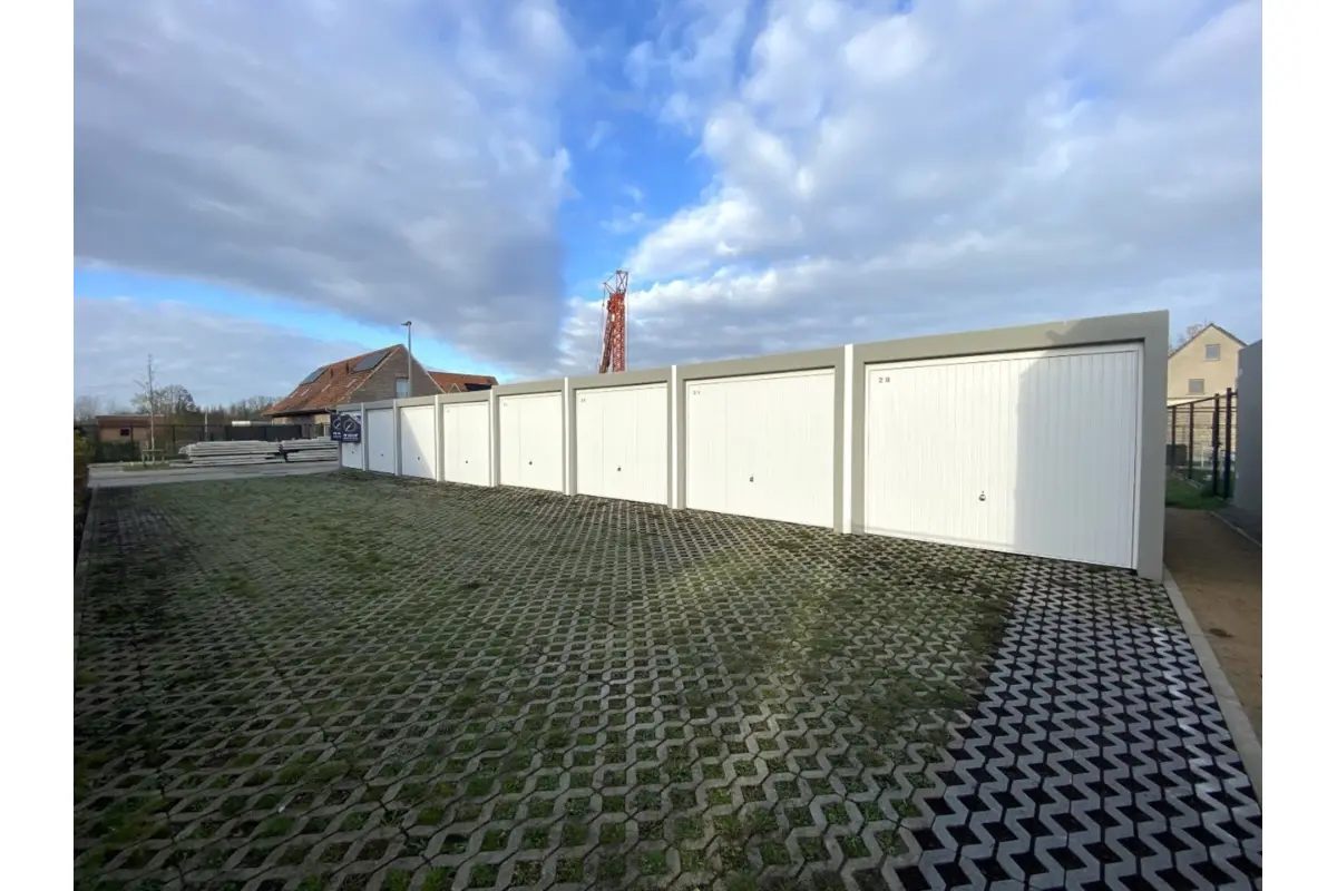 Parking & garage te  huur in Bissegem 8501 80.00€  slaapkamers m² - Zoekertje 785469