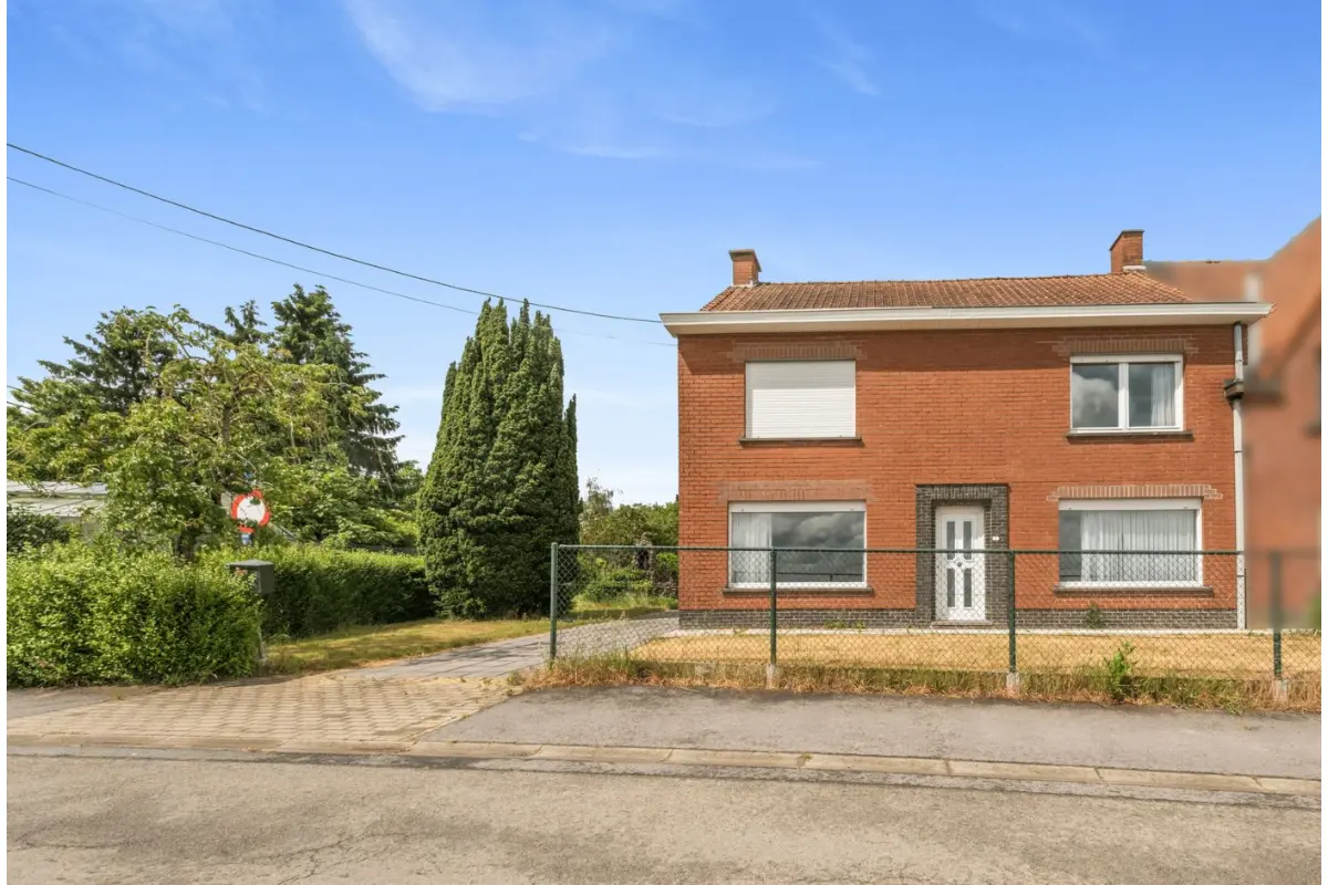 Huis te  koop in Hooglede 8830 299000.00€ 4 slaapkamers 228.00m² - Zoekertje 786393