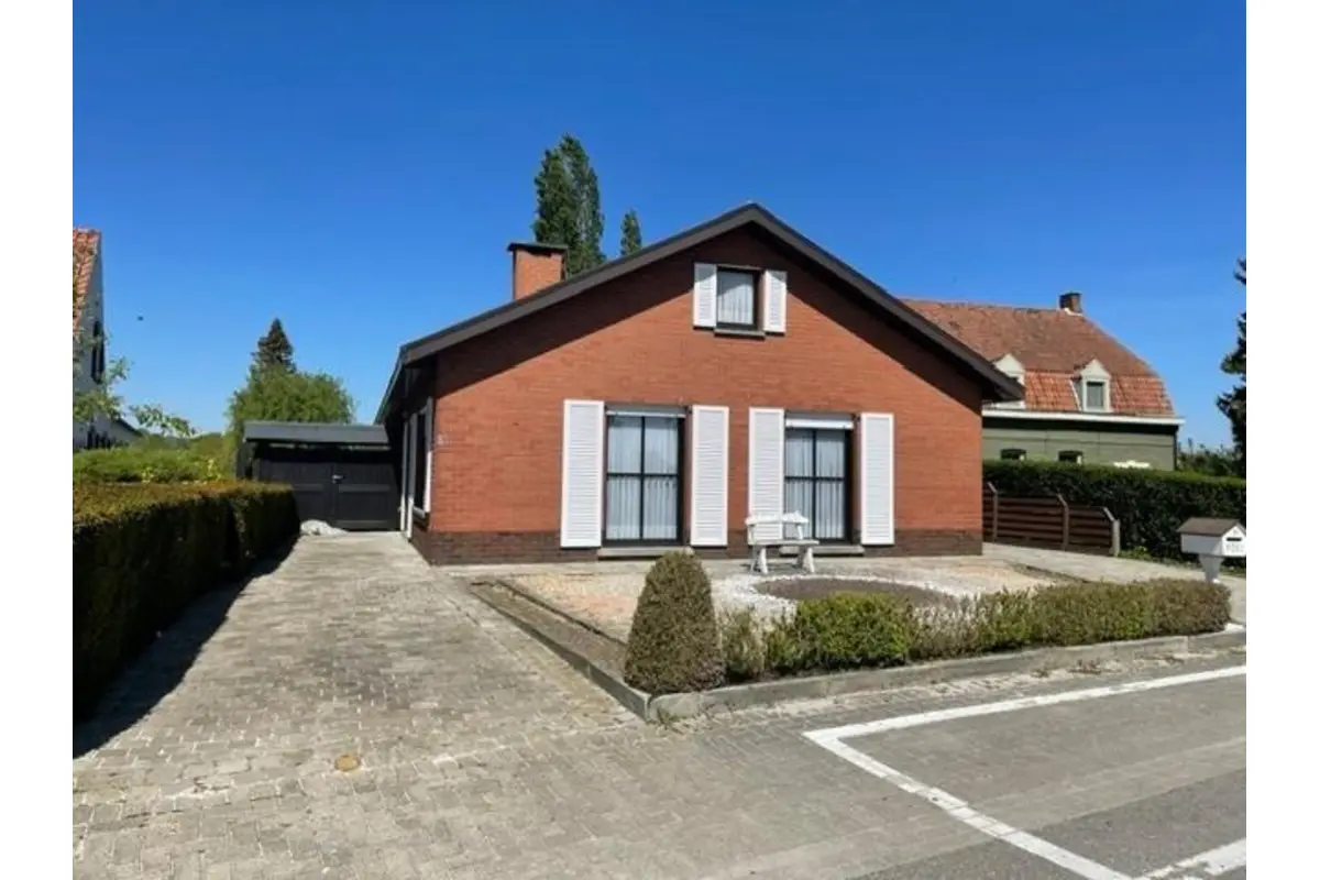 Huis te  koop in Sint-Denijs 8554 350000.00€ 3 slaapkamers m² - Zoekertje 785970