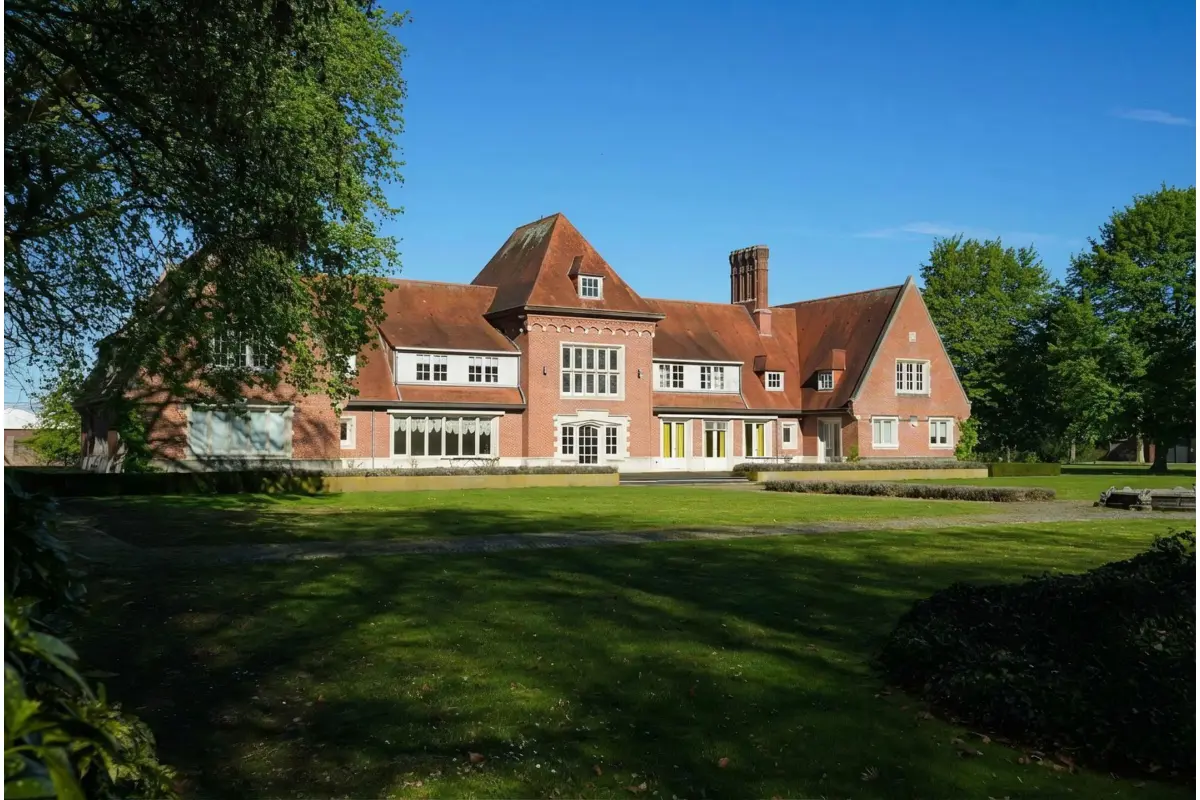Huis te  koop in Deerlijk 8540 1995000.00€ 11 slaapkamers 1270.00m² - Zoekertje 786105