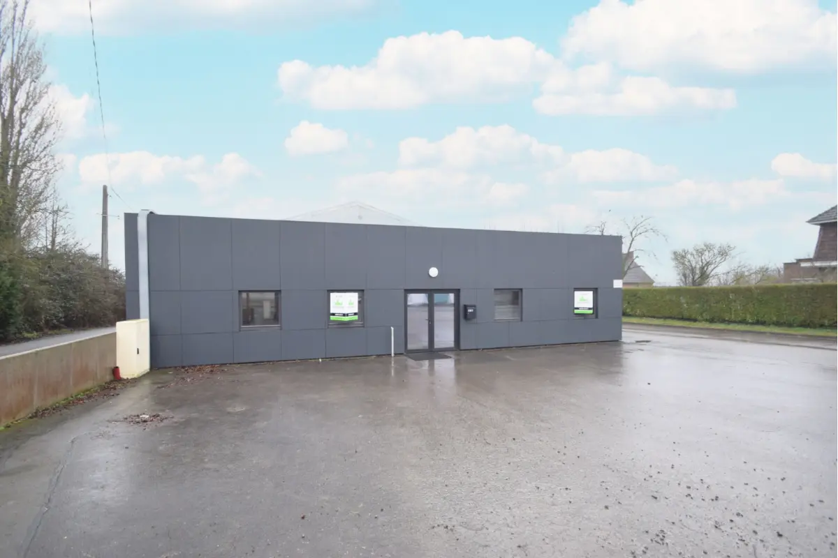 Handelszaak te  huur in Poperinge 8970 1550.00€  slaapkamers 200.00m² - Zoekertje 786316
