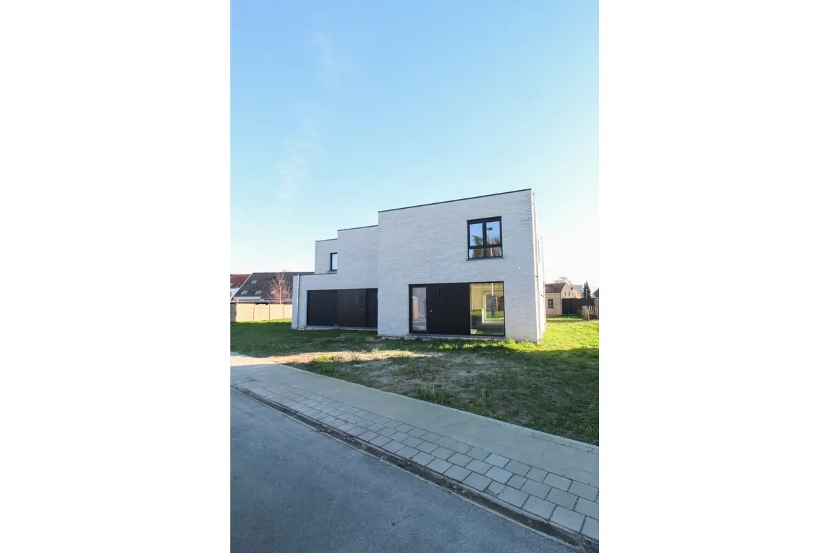 Huis te  koop in Wielsbeke 8710 321503.00€ 3 slaapkamers 163.00m² - Zoekertje 786254
