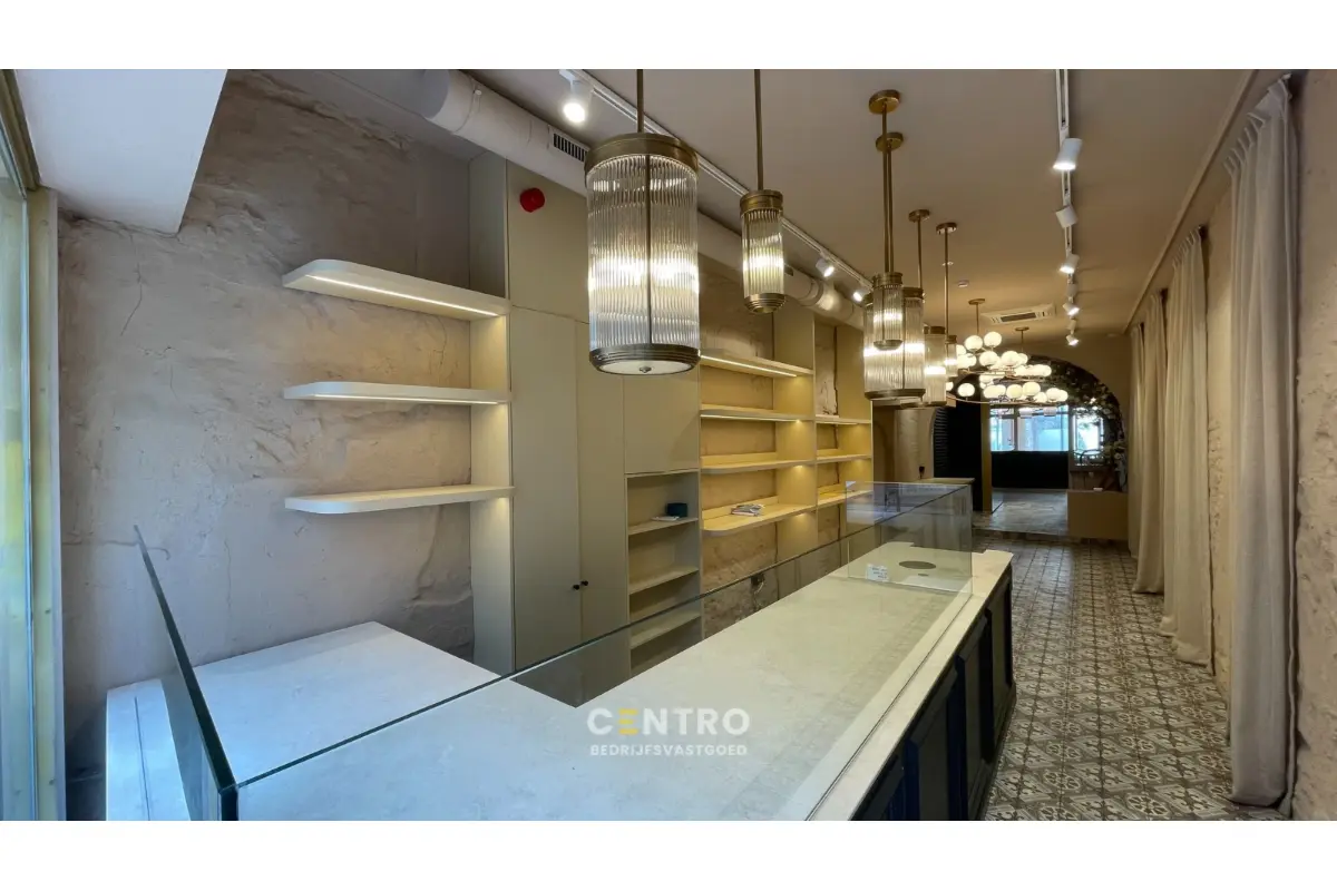 Handelszaak te  huur in Brugge 8000 0.00€  slaapkamers 247.50m² - Zoekertje 786258