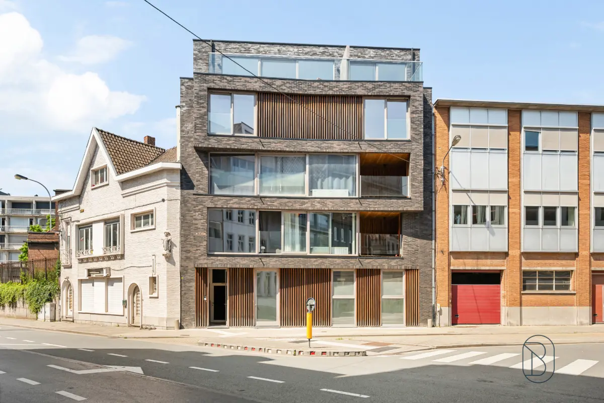 Appartement te  koop in Kortrijk 8500 1685000.00€ 8 slaapkamers 498.00m² - Zoekertje 793006