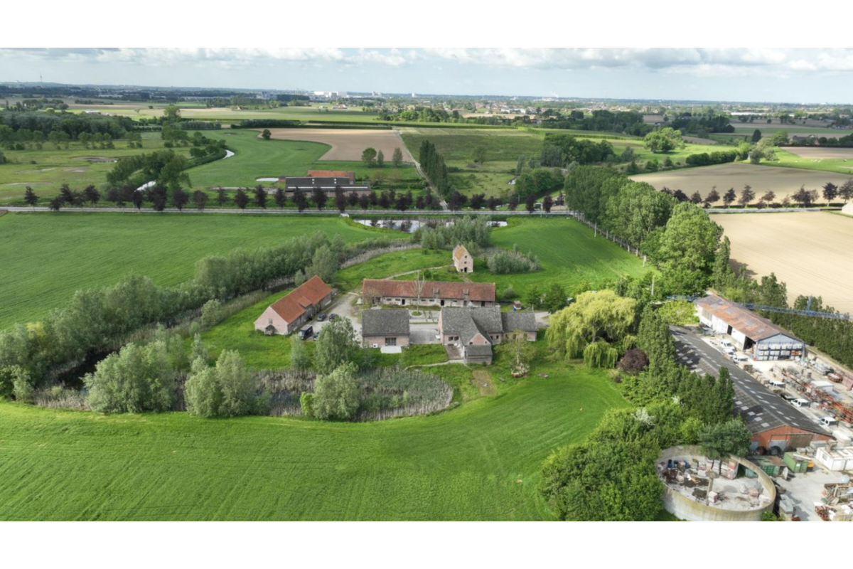 Bungalow te  koop in Dentergem 8720 1700000.00€ 6 slaapkamers 665.00m² - Zoekertje 787073