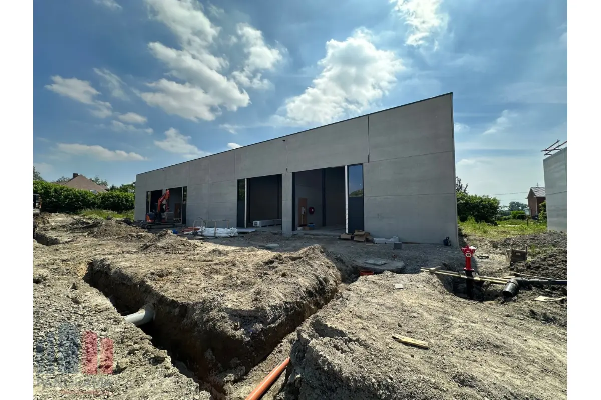 Handelszaak te  huur in Anzegem 8570 1130.00€  slaapkamers 208.00m² - Zoekertje 788912