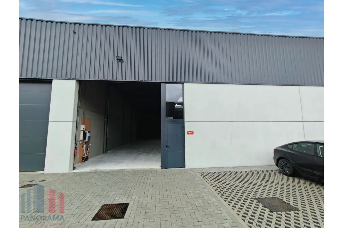 Handelszaak te  huur in Oostkamp 8020 2250.00€  slaapkamers 500.00m² - Zoekertje 789862