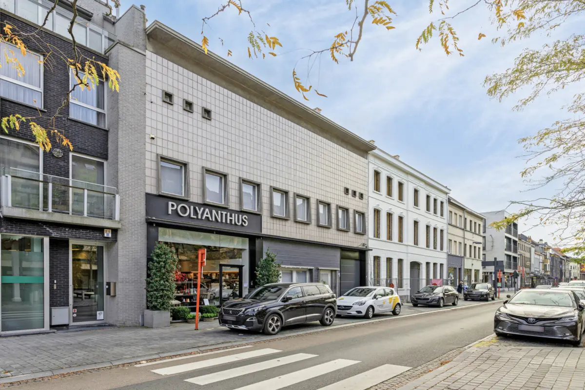 Handelszaak te  in Kortrijk 8500 675000.00€  slaapkamers 566.00m² - Zoekertje 792603
