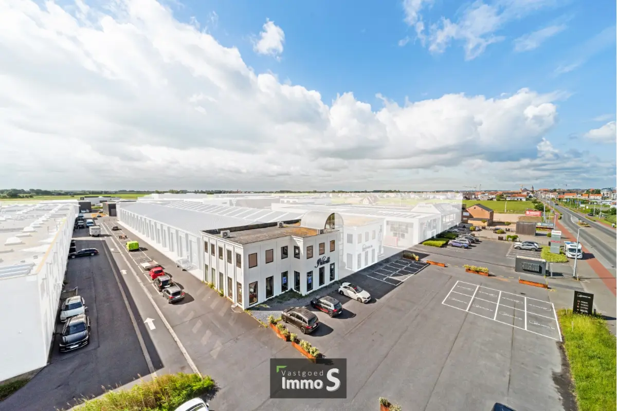 Handelszaak te  koop in Middelkerke 8430 475000.00€  slaapkamers 482.00m² - Zoekertje 792936
