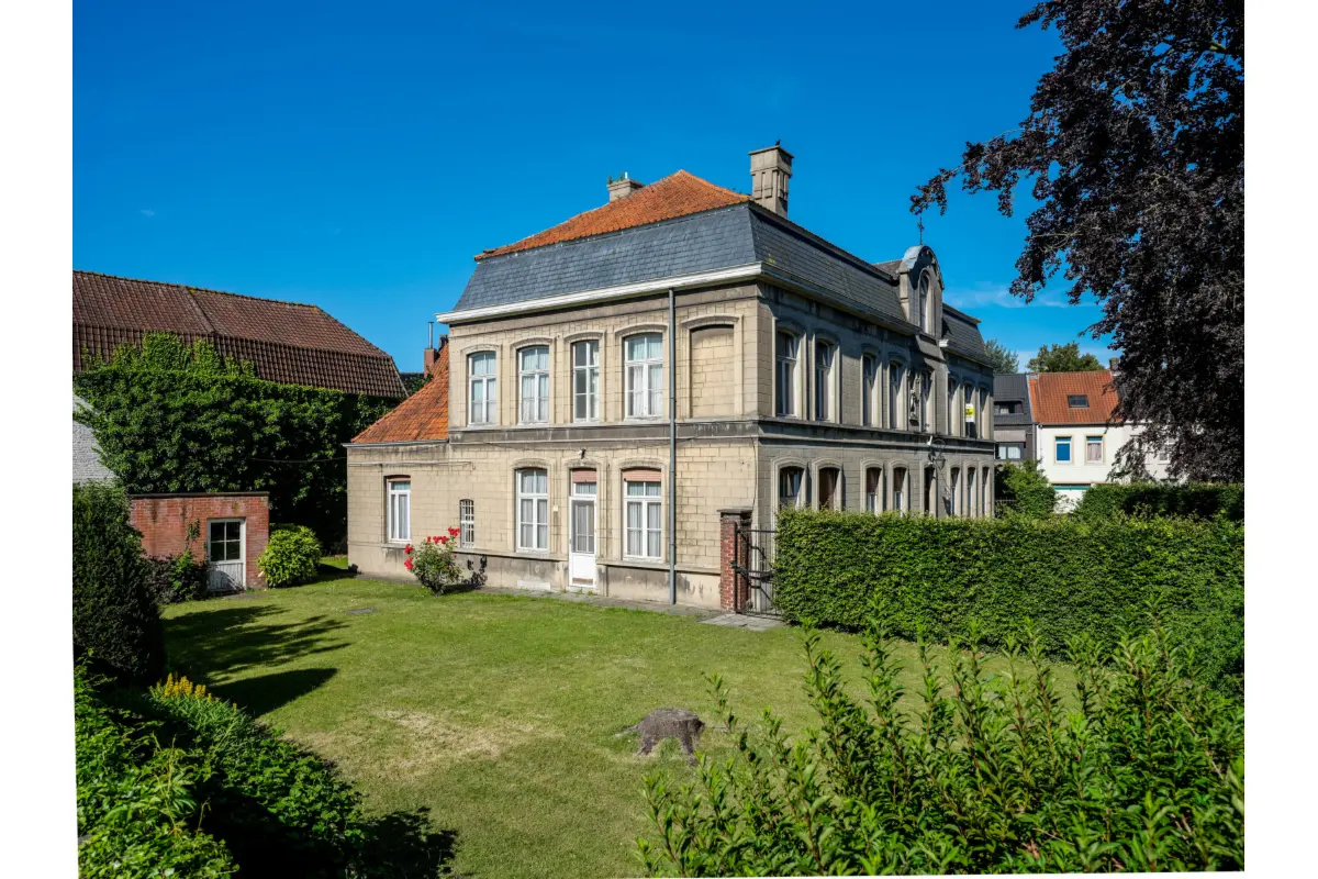 Huis te  koop in Izegem 8870 465000.00€ 7 slaapkamers 785.00m² - Zoekertje 794156