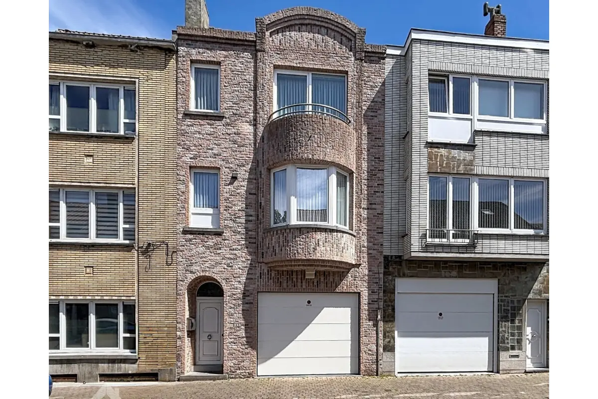 Huis te  koop in Oostende 8400 325000.00€ 4 slaapkamers 240.00m² - Zoekertje 793607