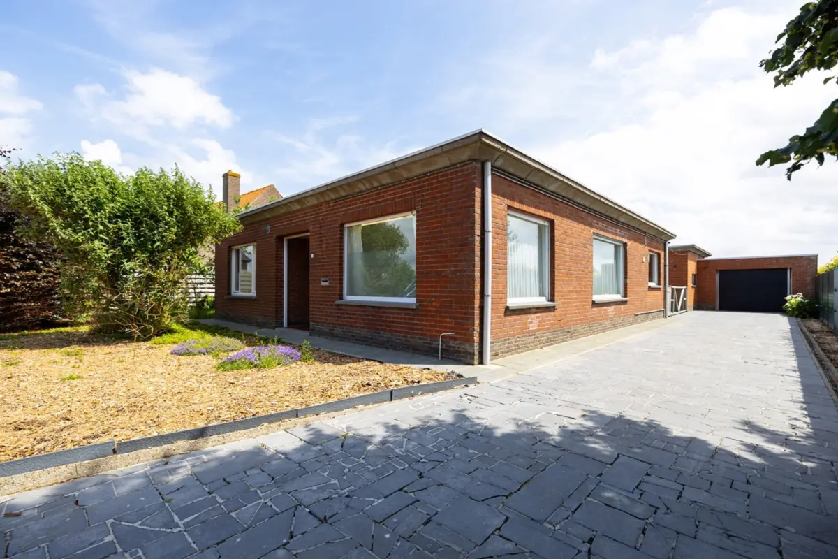 Huis te  koop in Oostkamp 8020 324800.00€ 3 slaapkamers 229.00m² - Zoekertje 796992