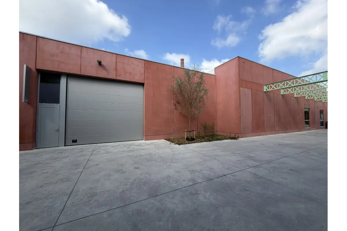 Handelszaak te  koop in Kortrijk 8500 1068540.00€  slaapkamers 749.00m² - Zoekertje 797230