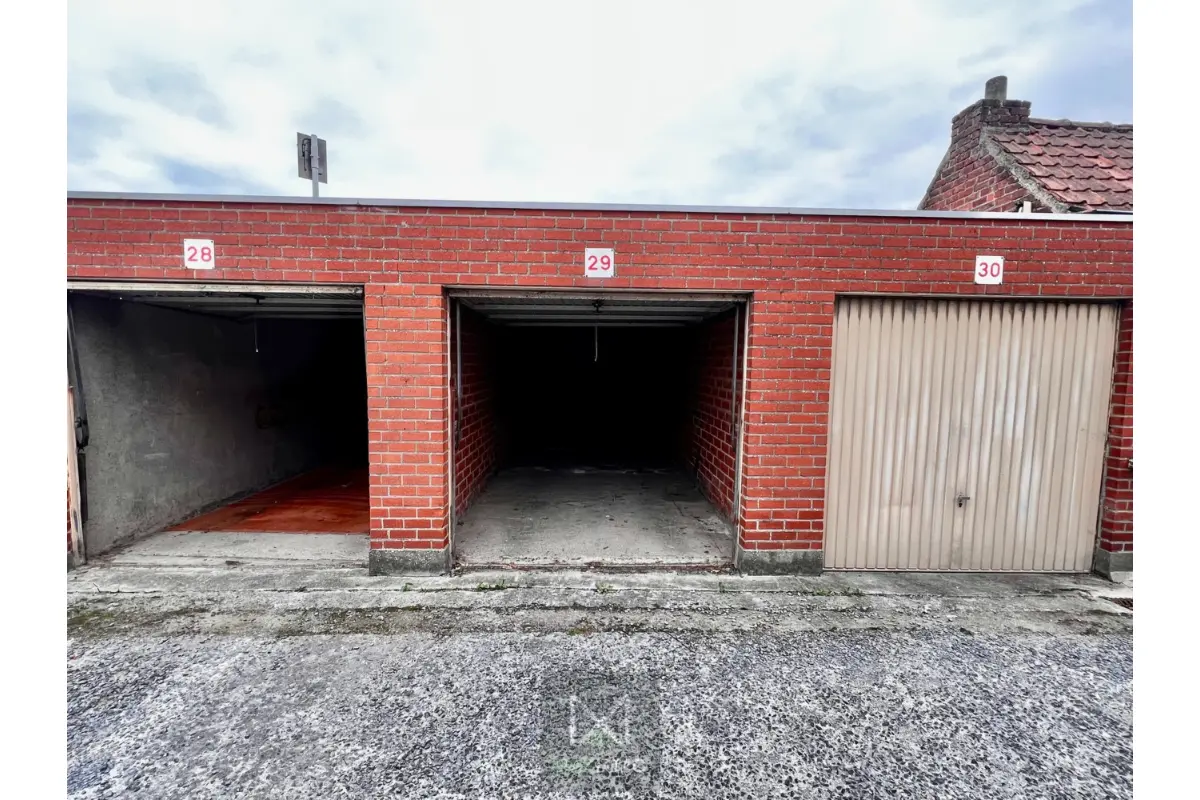Parking & garage te  huur in Lauwe 8930 85.00€  slaapkamers m² - Zoekertje 798288