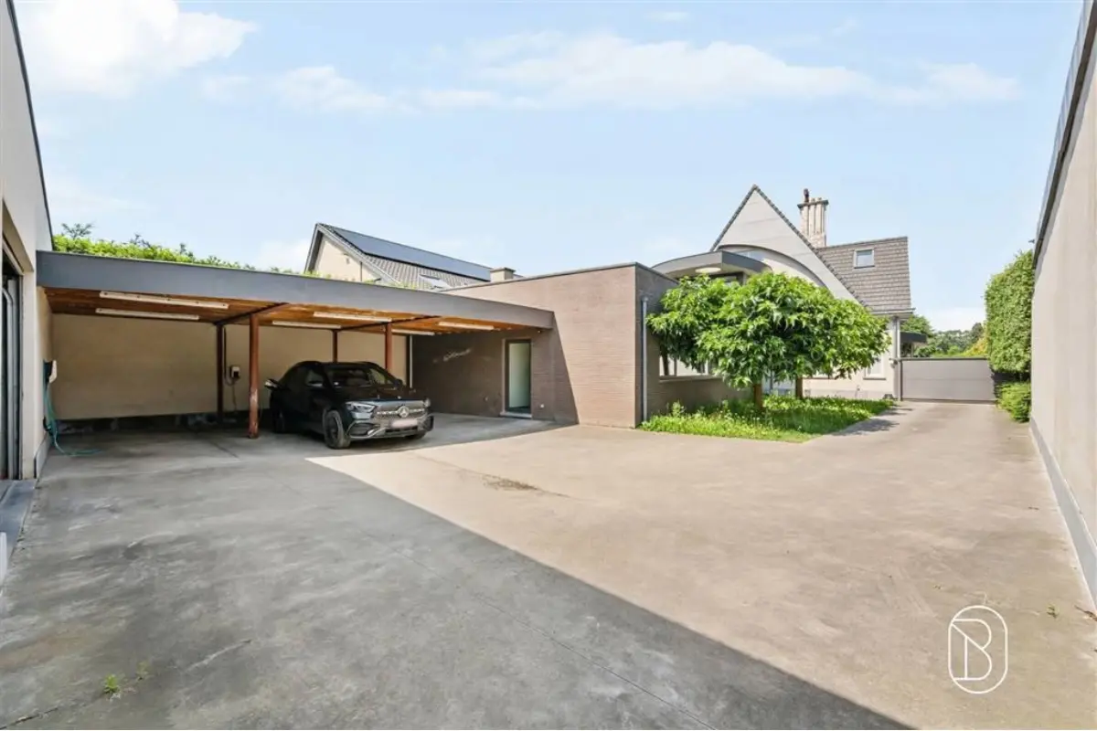 Handelszaak te  koop in Waregem 8790 885000.00€ 4 slaapkamers 700.00m² - Zoekertje 798501