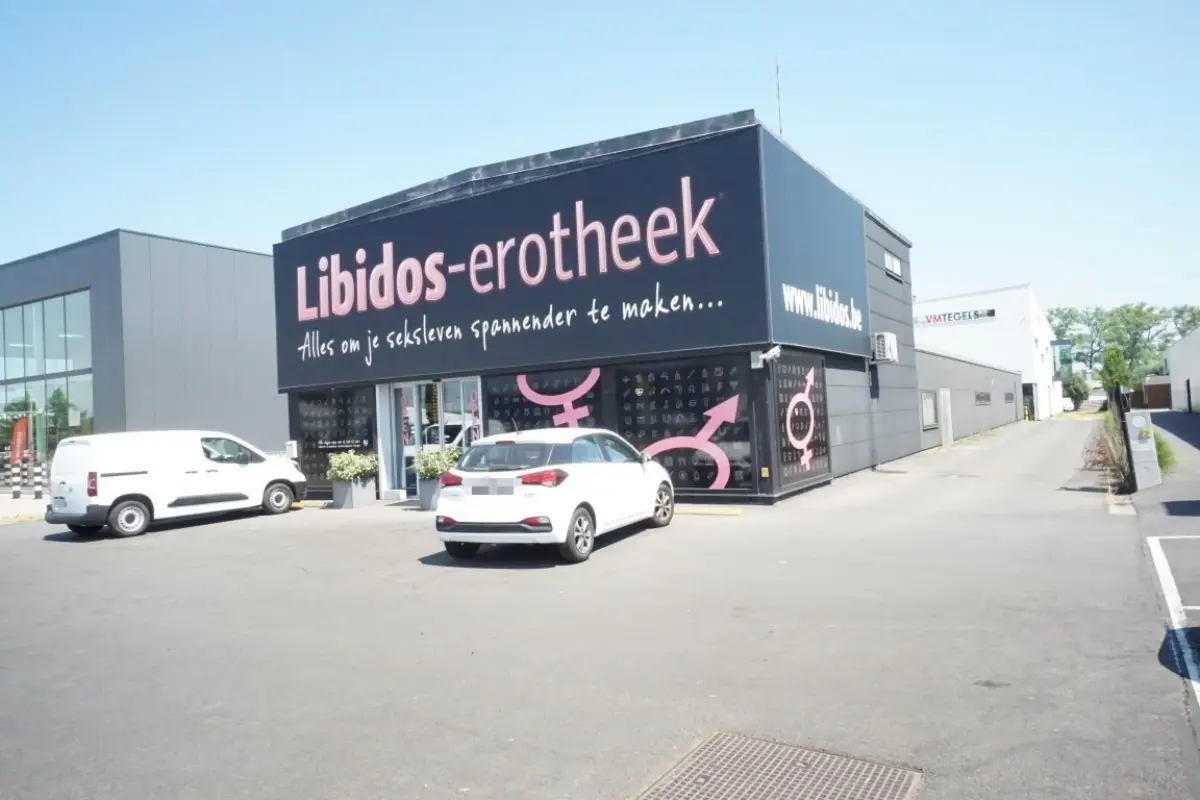 Handelszaak te  huur in Oostkamp 8020 5500.00€  slaapkamers m² - Zoekertje 798880