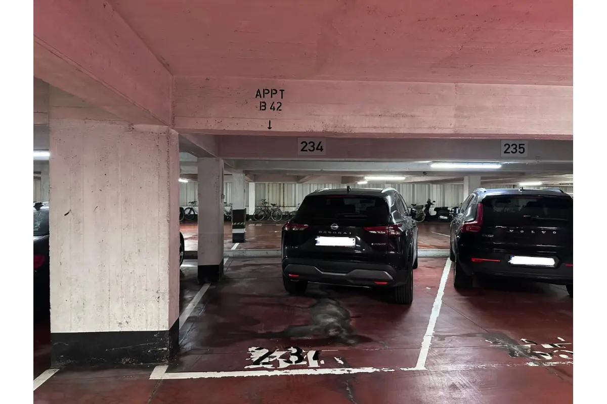 Parking & garage te  huur in Knokke 8300 160.00€  slaapkamers m² - Zoekertje 799412