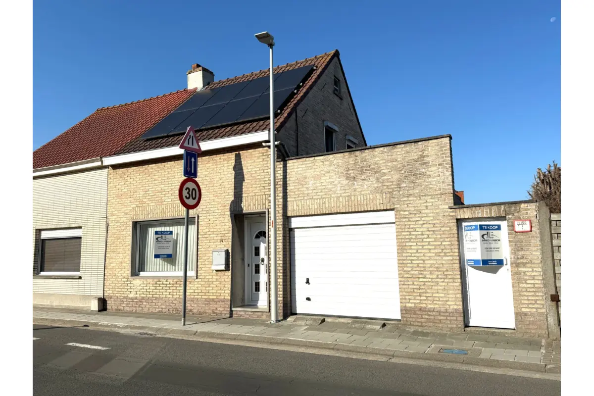 Huis te  koop in Bredene 8450 269000.00€ 3 slaapkamers m² - Zoekertje 799723
