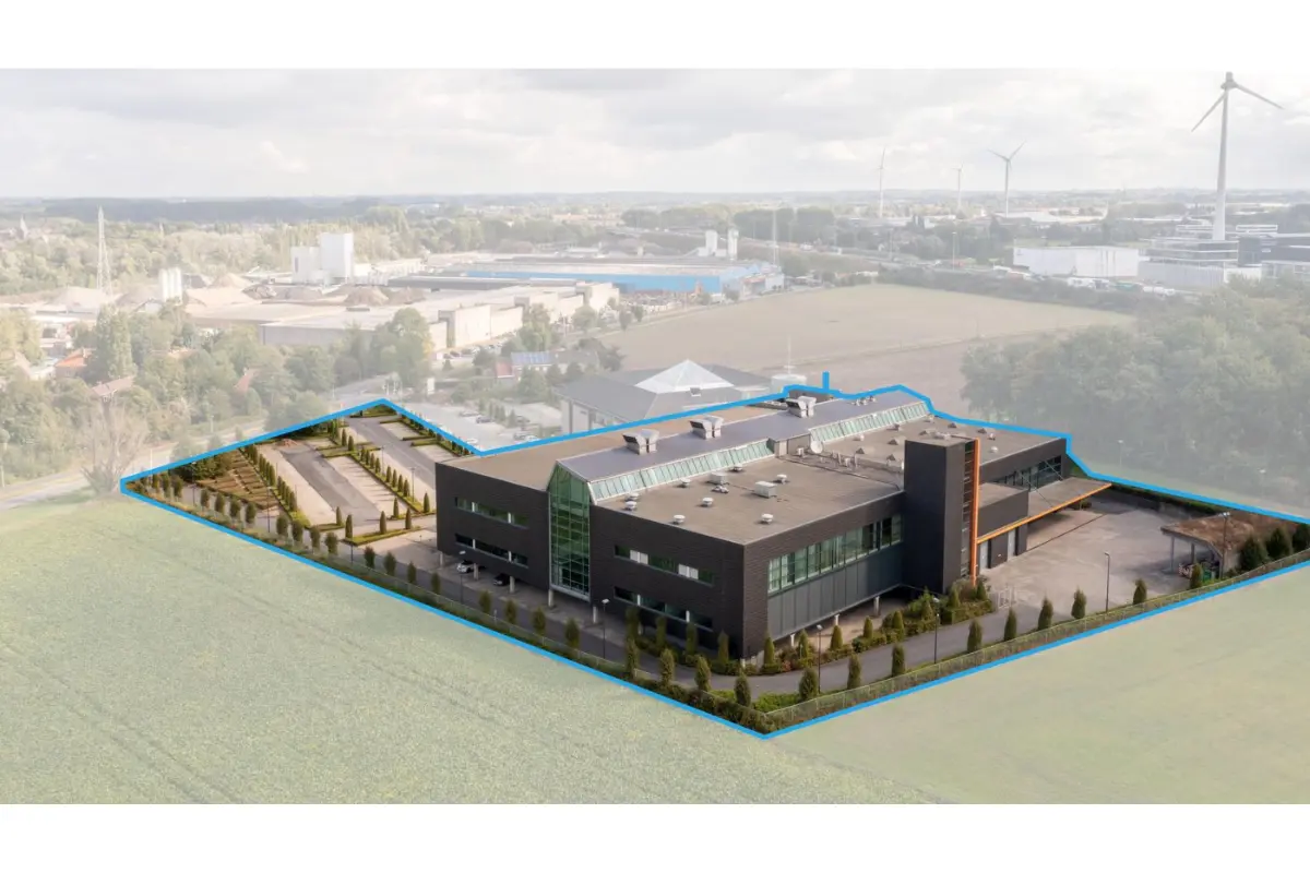 Handelszaak te  huur in Kortrijk 8500 13555.00€  slaapkamers 1807.00m² - Zoekertje 800939