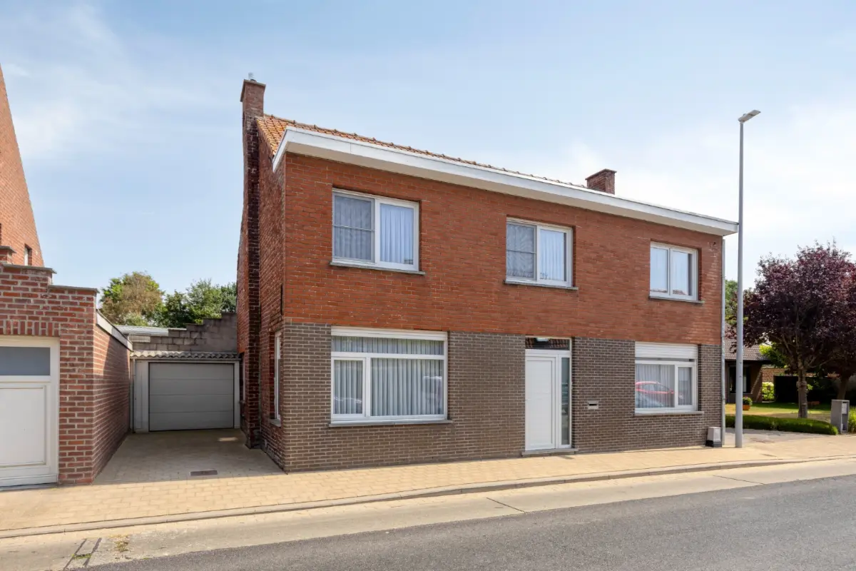 Huis te  koop in Werken 8610 249000.00€ 6 slaapkamers 204.00m² - Zoekertje 801101